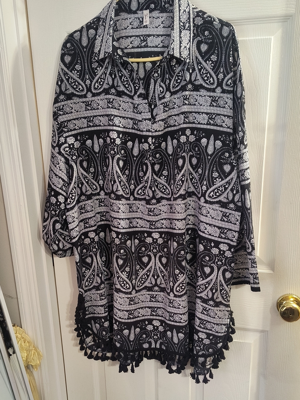 Yincro Black & White Paisley Tassel-Hem Women's Tunic Top